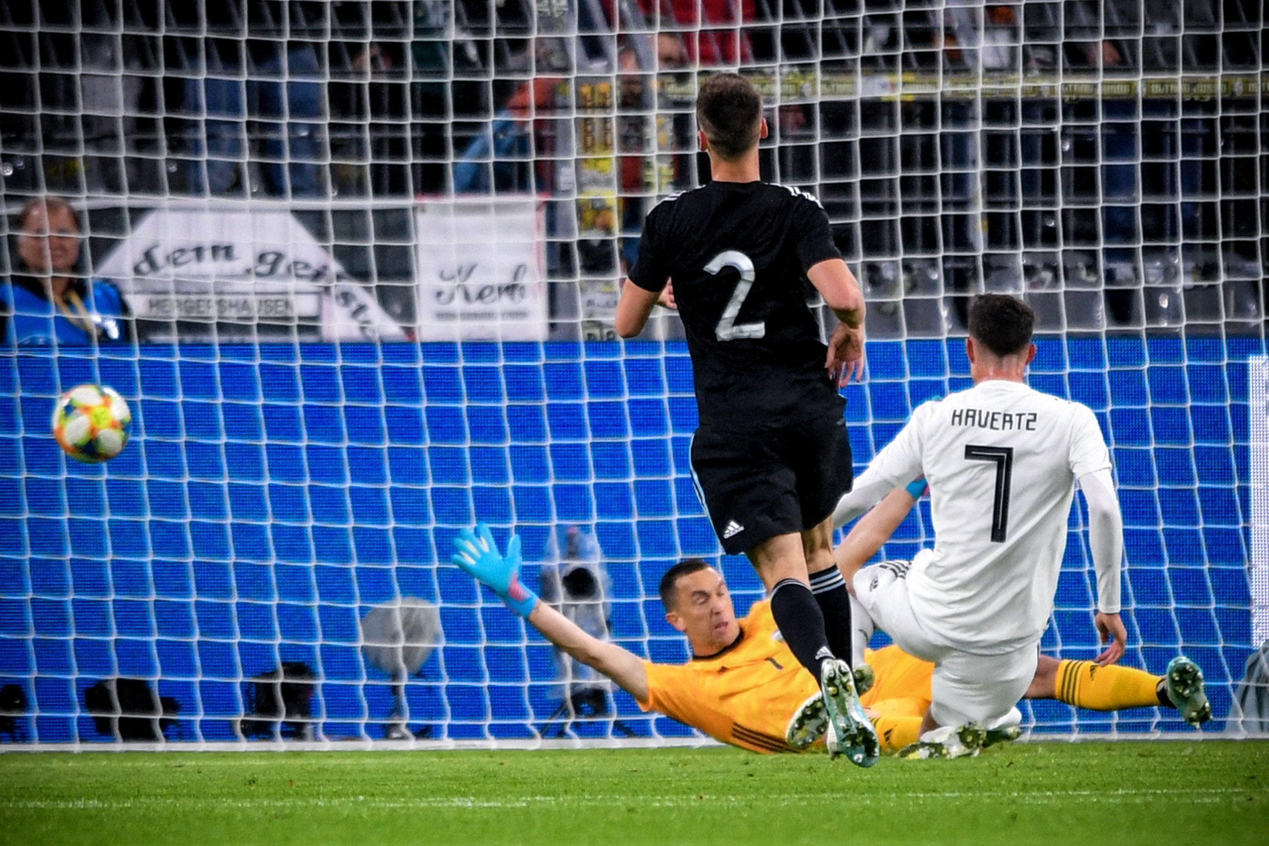 Argentina, sin Messi, despierta en la segunda parte e iguala a Alemania