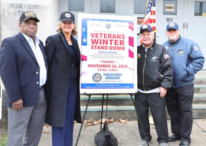Curran destaca los servicios para veteranos y anuncia que los veteranos se retiran el 26 de noviembre