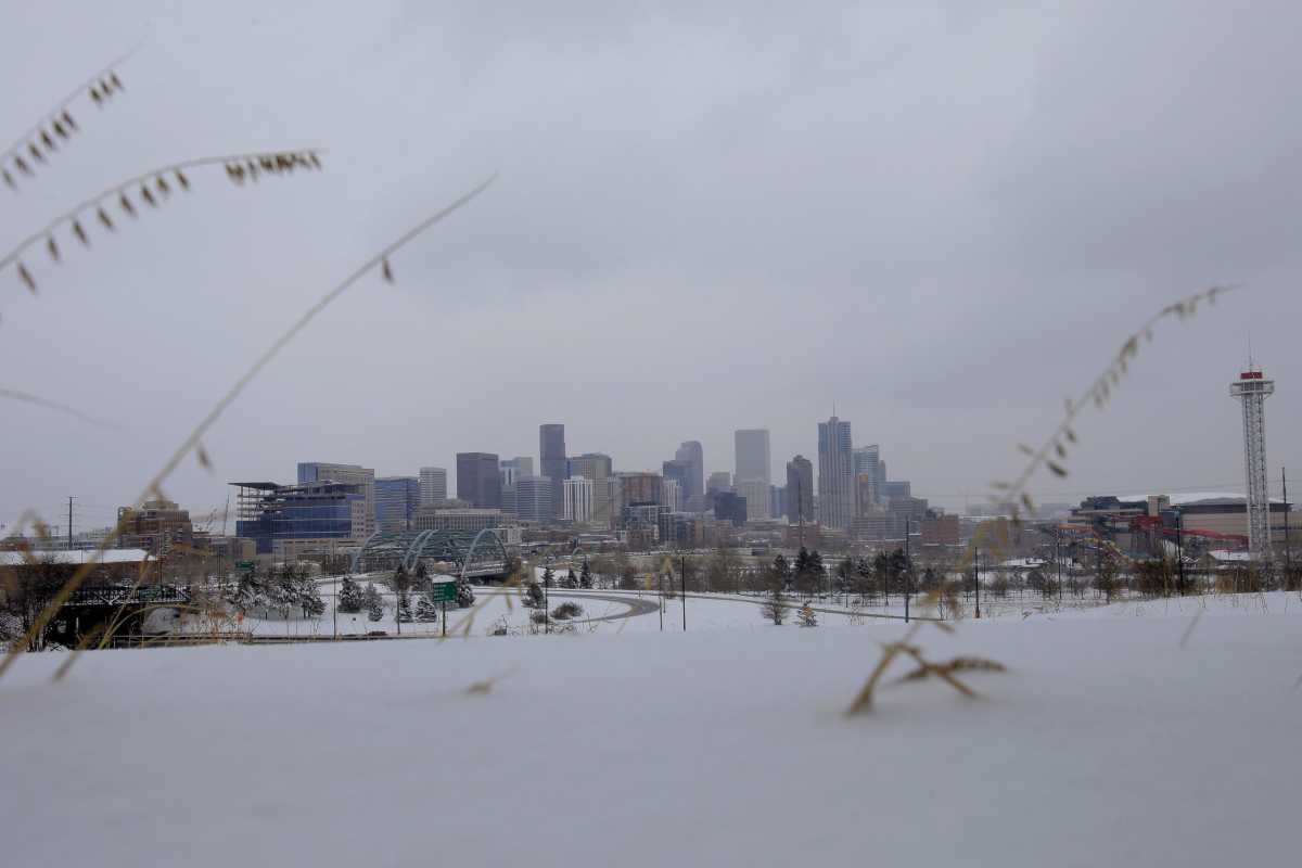 Nieve paraliza estados y amenaza millones de viajes por Acción de Gracias