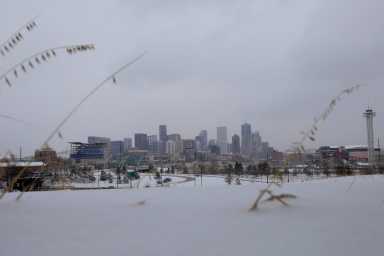 Nieve paraliza estados y amenaza millones de viajes por Acción de Gracias