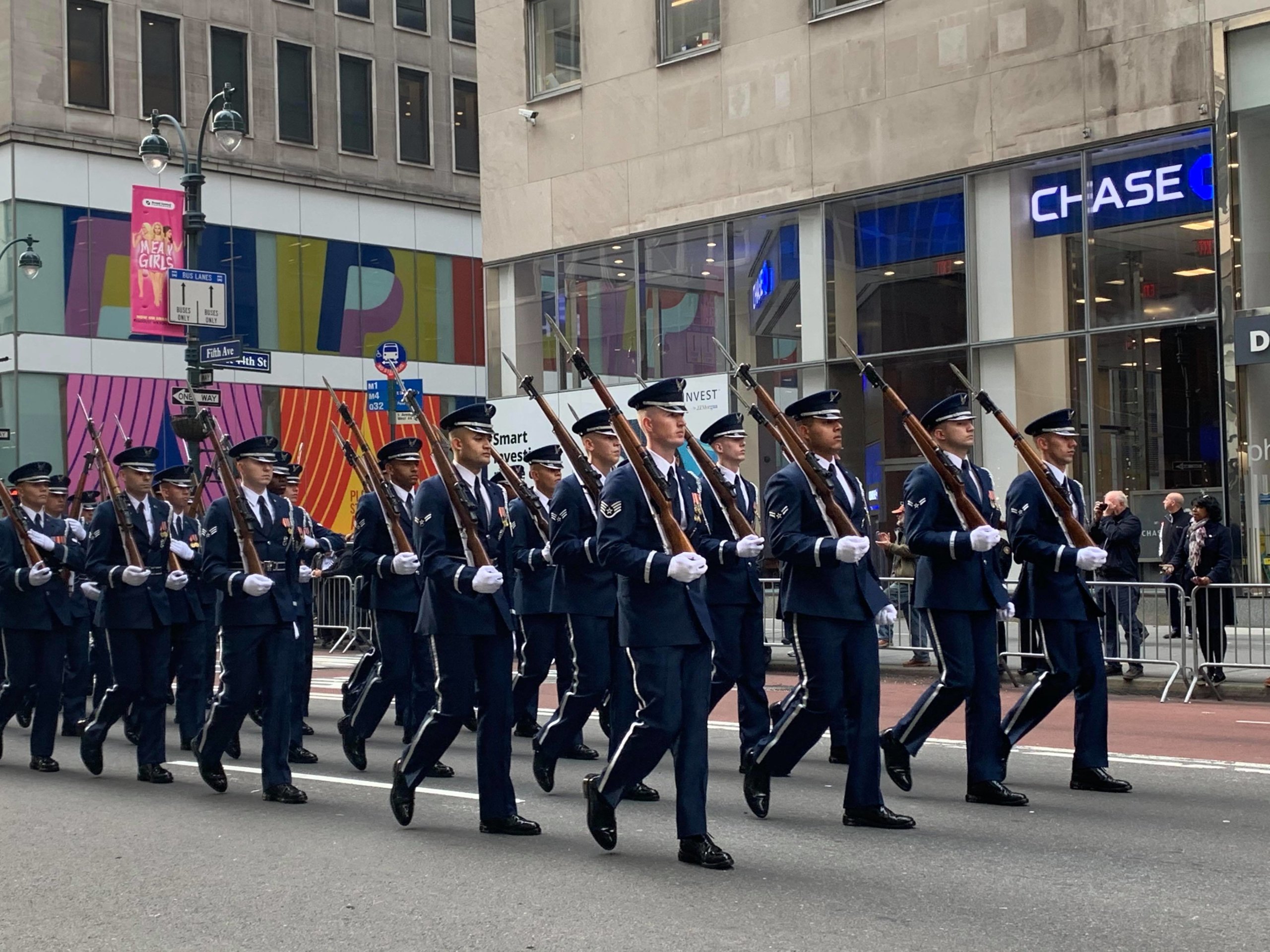 Nueva York celebró el Día de los Veteranos con desfile en Manhattan