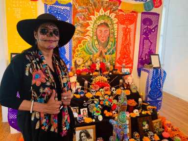 El “Día de los Muertos” en Bayshore conmemora las tradiciones culturales hispanas