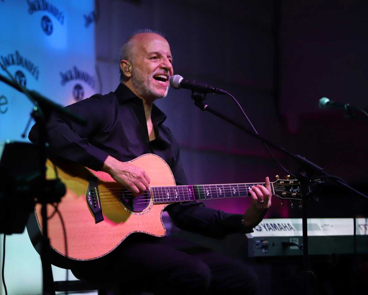 Exitosa presentación de Alberto Plaza en Queens