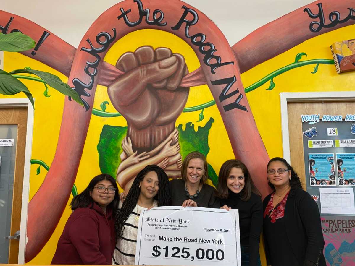 Asambleísta de Queens asegura $125,000 para nuevo centro comunitario de MRNY en Corona