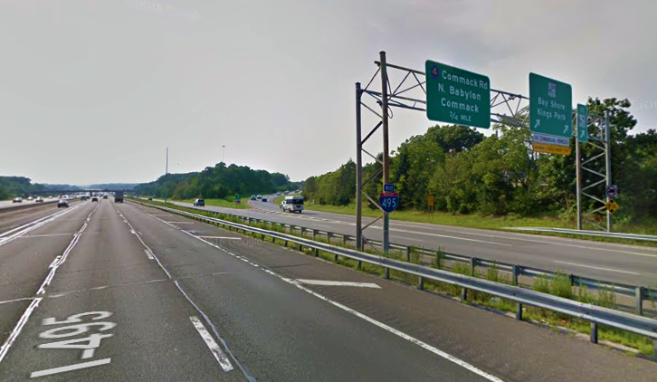Un hispano entre cinco personas heridas tras choque en cadena en Commack