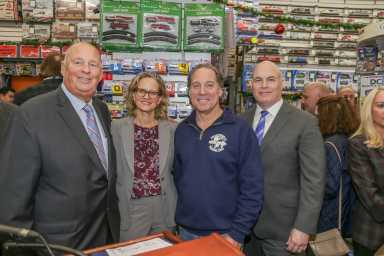 Alientan a residentes a comprar localmente en el Sábado de Negocios Pequeños