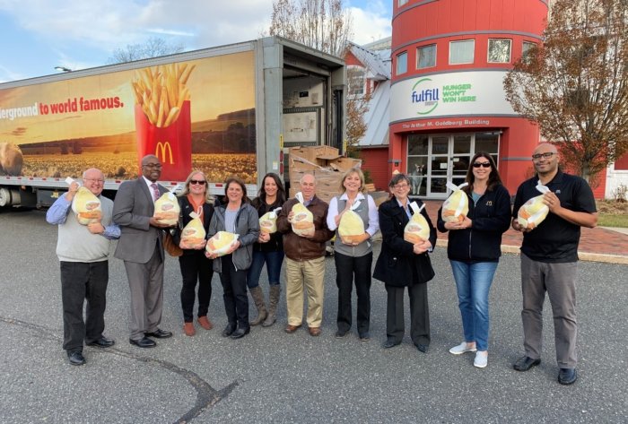 Propietarios/Operadores de McDonald’s donan 1,000 pavos a bancos de comida locales