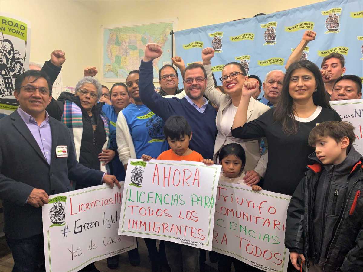 ¡Luz Verde al final del túnel! Inmigrantes ya pueden solicitar licencias de conducir