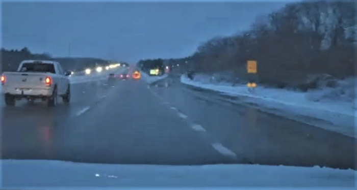 Tormenta de nieve causa condiciones de carreteras resbaladizas en Long Island