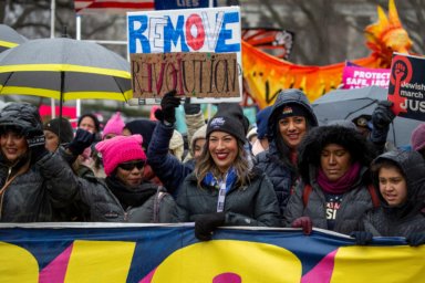 'Un violador en tu camino' marca el paso en la Marcha de Mujeres contra Trump
