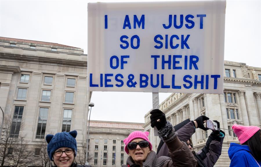 'Un violador en tu camino' marca el paso en la Marcha de Mujeres contra Trump