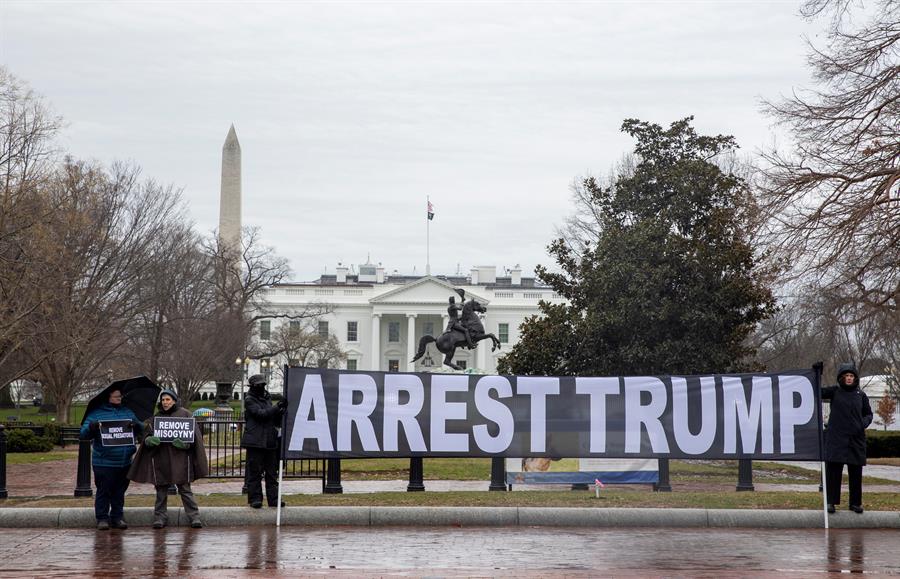 'Un violador en tu camino' marca el paso en la Marcha de Mujeres contra Trump