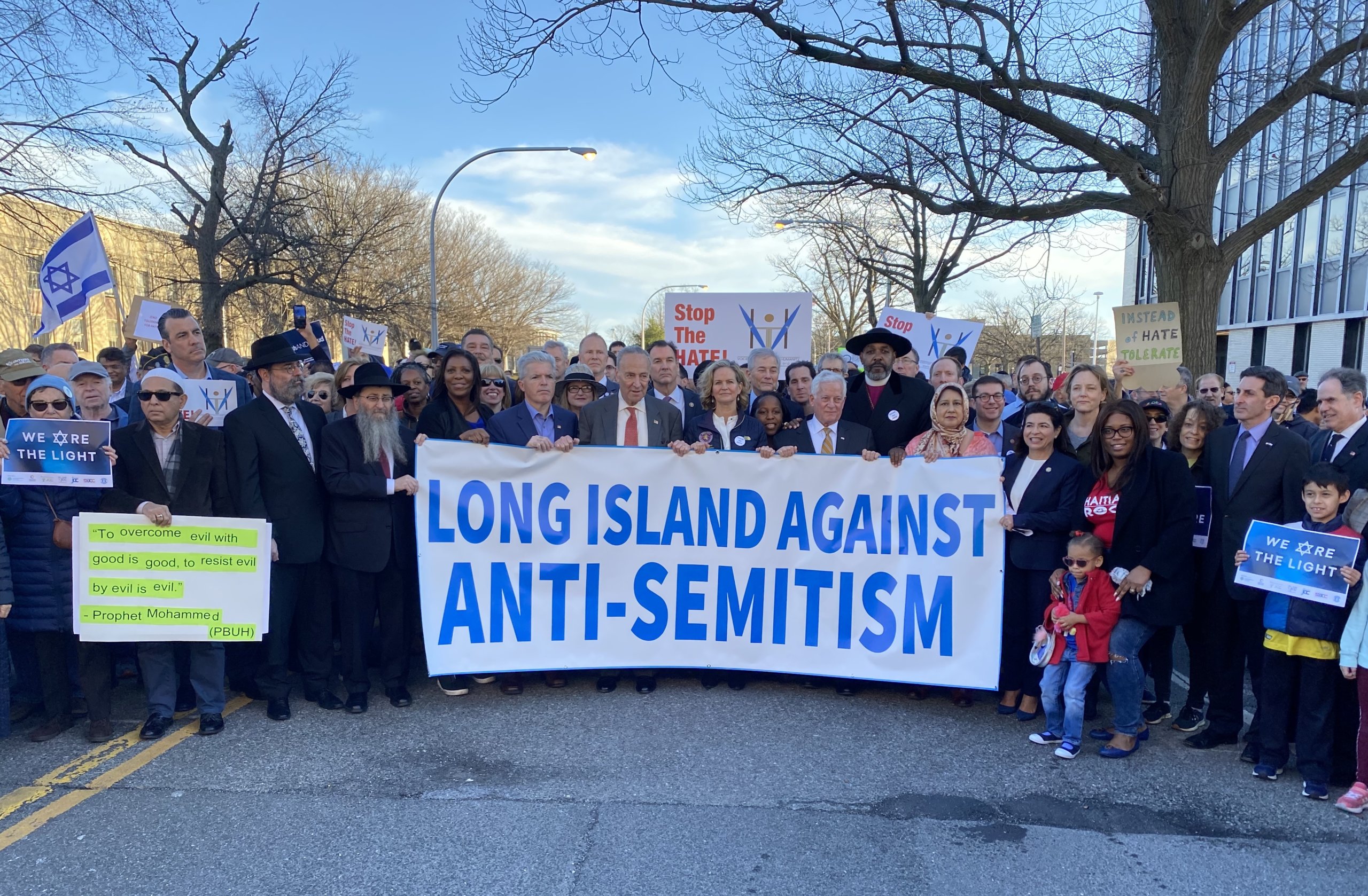 Miles marchan unidos contra el antisemitismo en Long Island