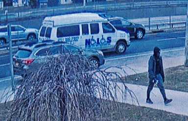 Buscan a sujeto que intentó robar un banco en West Babylon