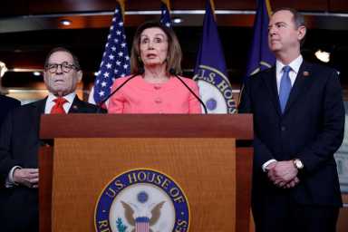 Pelosi nombra a los 7 legisladores que serán 'fiscales' en juicio a Trump
