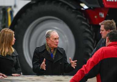 Bloomberg busca el apoyo latino y lanza su primer anuncio en español