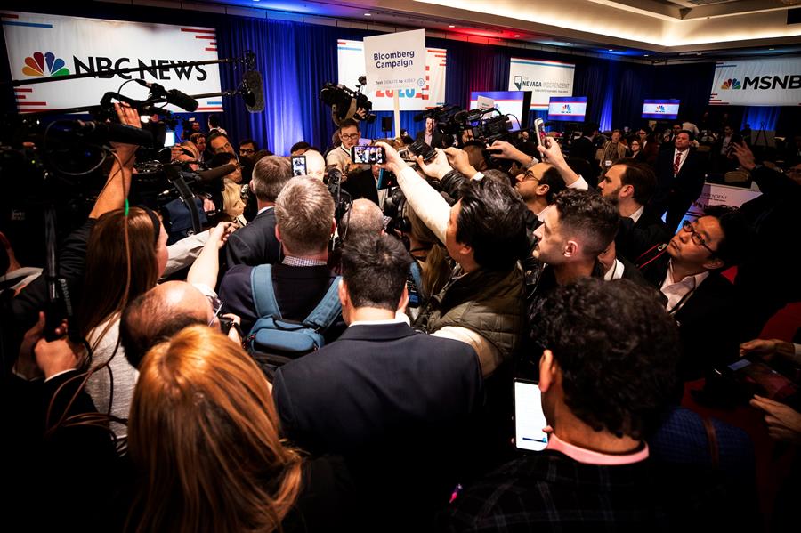 Las primarias demócratas explotan contra Bloomberg en el debate de Las Vegas