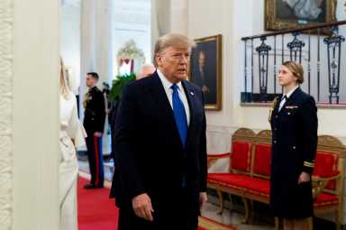 Trump acusa a Bloomberg