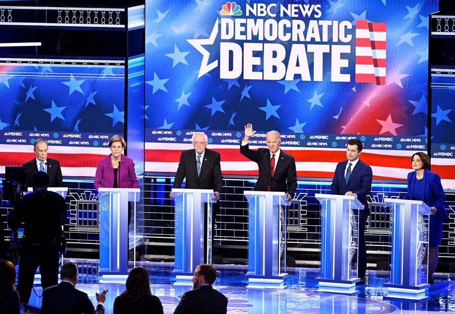 Las primarias demócratas explotan contra Bloomberg en el debate de Las Vegas