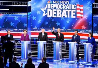 Las primarias demócratas explotan contra Bloomberg en el debate de Las Vegas