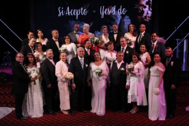 Emotiva celebración de bodas y renovación de votos matrimoniales en Freeport