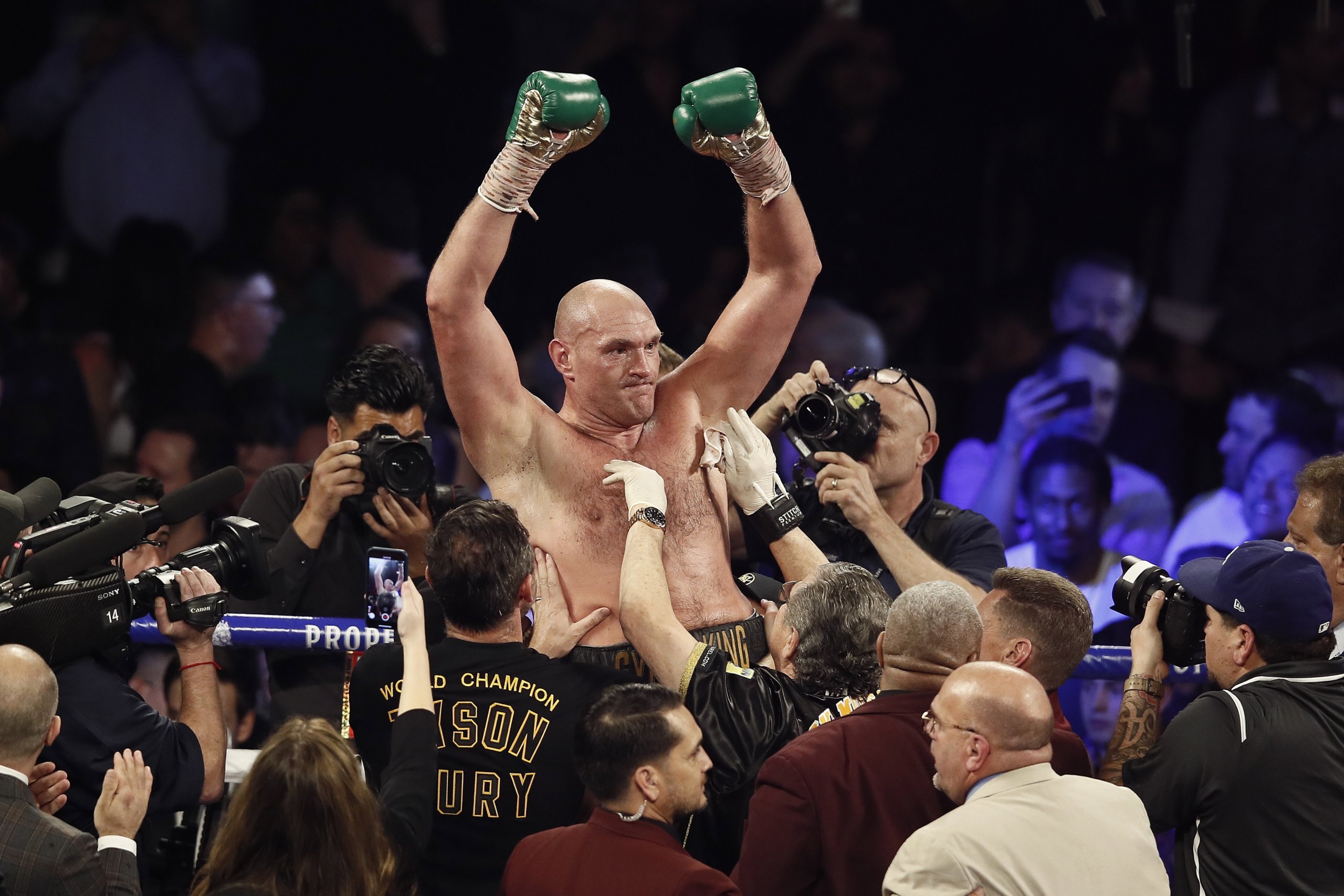 Fury noquea a Wilder y se consagra campeón de los pesos pesados