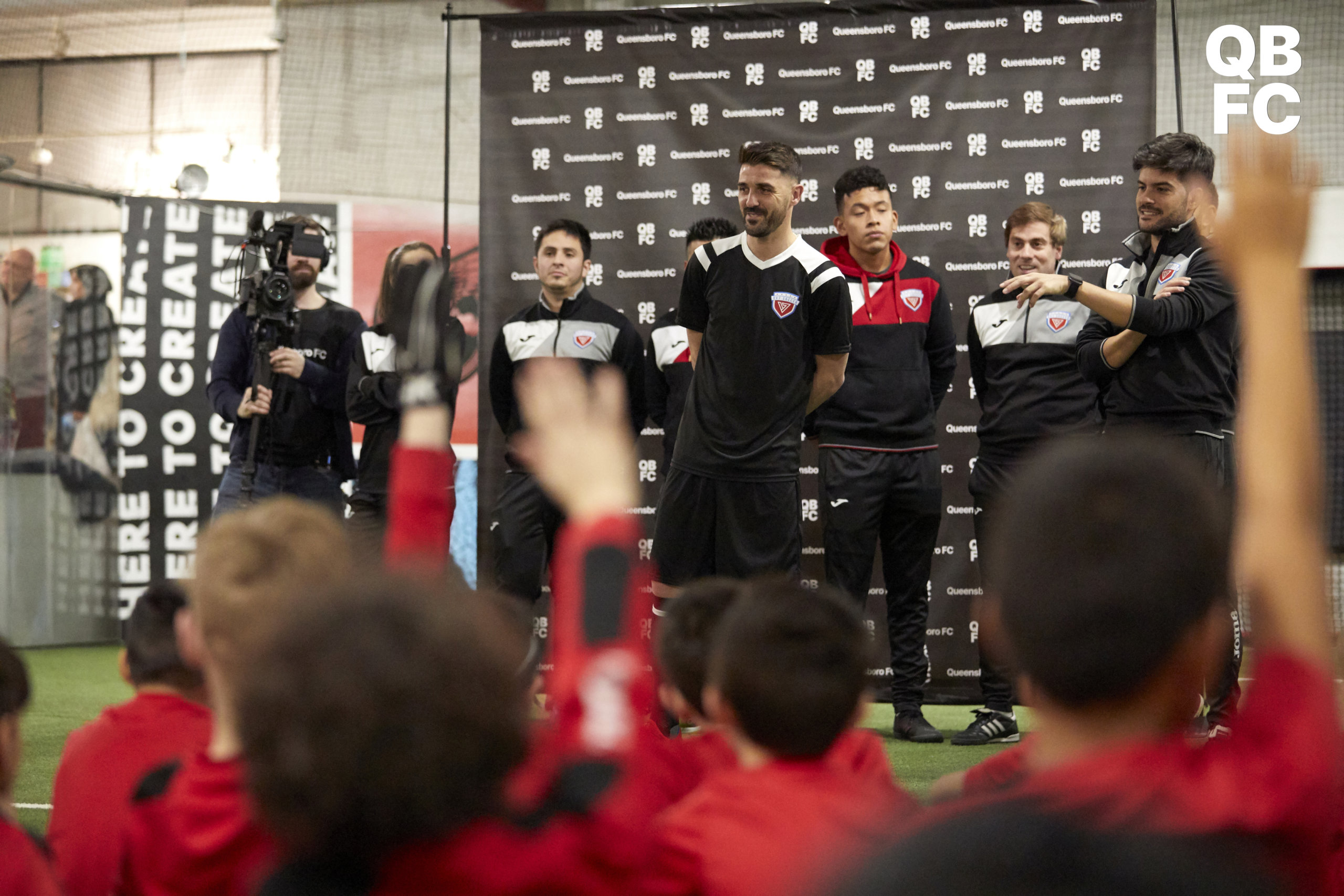 David Villa y Queensboro FC acogen partido con niños y Fan Day