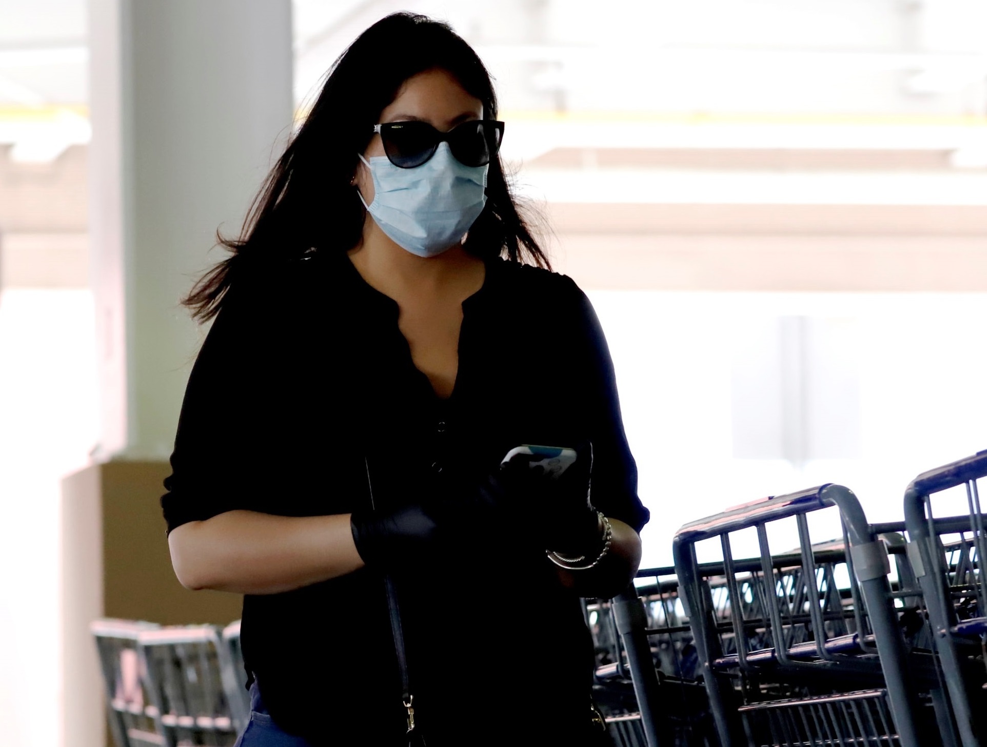 Protéjase del coronavirus cuando haga las compras de la casa