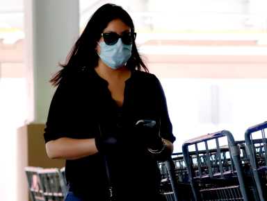 Protéjase del coronavirus cuando haga las compras de la casa