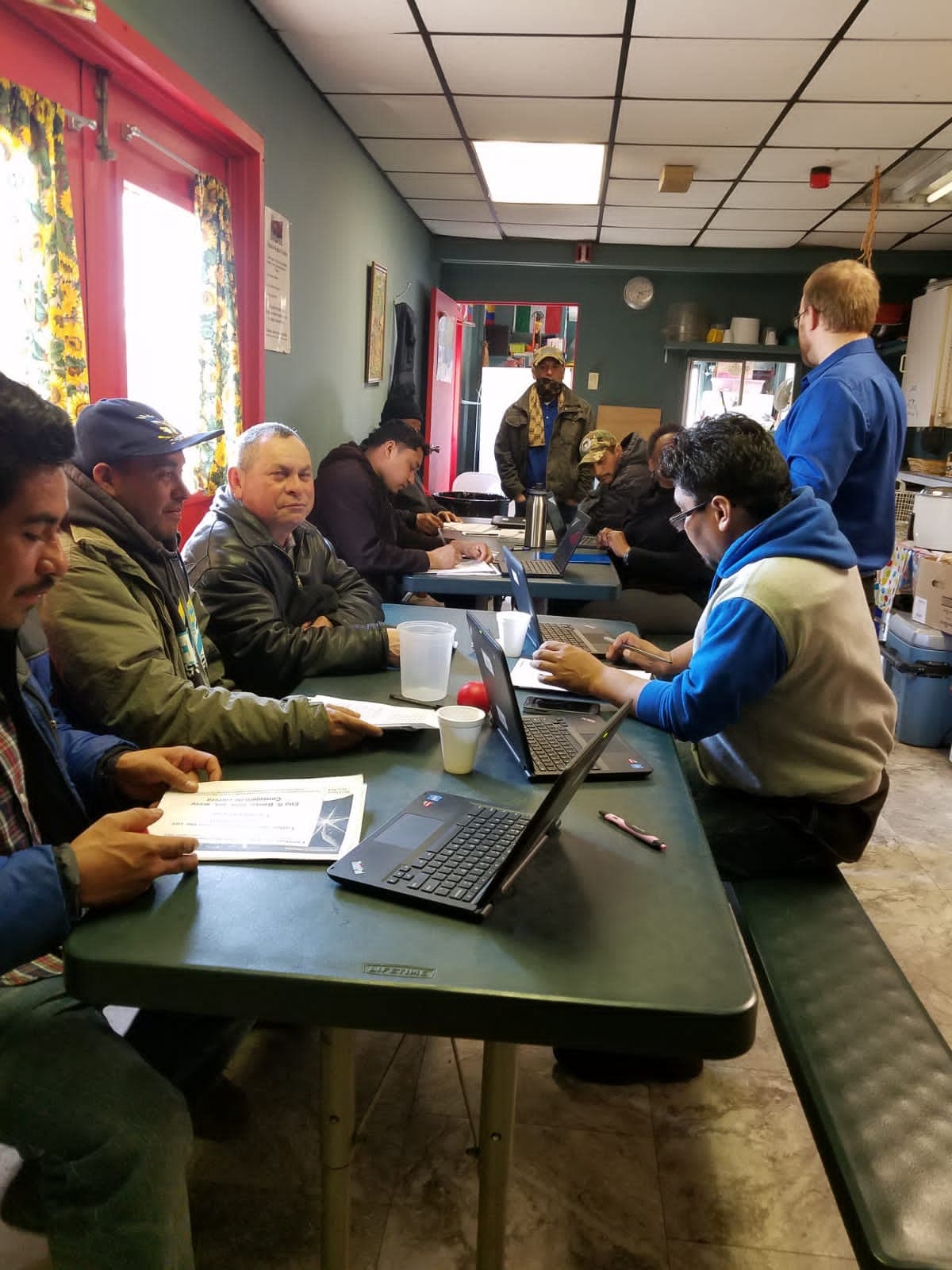 Desalojan a jornaleros hispanos en la Villa de Freeport