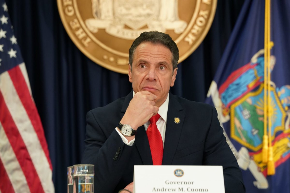 Las pequeñas empresas de Nueva York pueden solicitar ayuda del nuevo programa de préstamos del estado dijo Cuomo