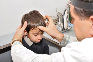 Síndrome misterioso relacionado con COVID-19 afecta más a los niños… Doctor hispano explica cómo reducir el riesgo