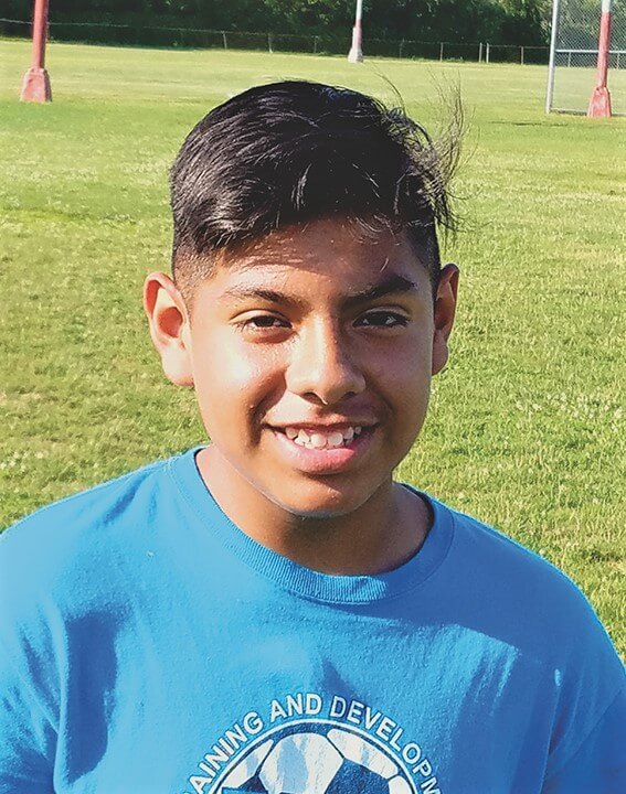 Joven hispano de Long Island campeón de fútbol virtual en ENYYSA