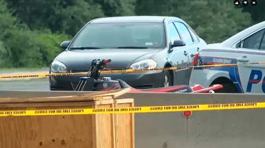 Pareja hispana muere al estrellar su vehículo todoterreno en Brentwood