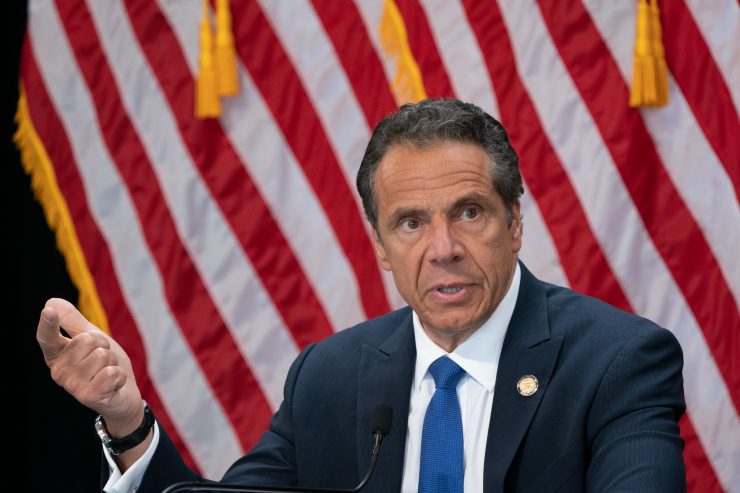 Cuomo firmó proyecto de ley que otorga beneficios por fallecimiento a familias de trabajadores de primera línea