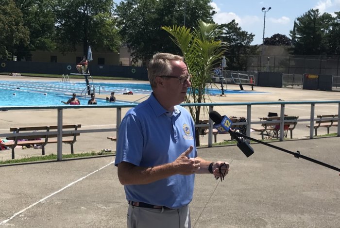 Town de Hempstead extiende horas de playa y piscinas durante la ola de calor