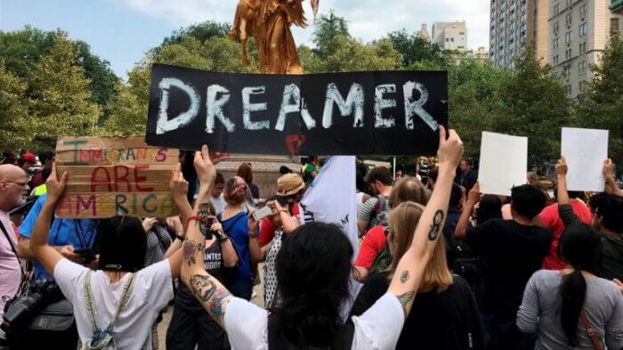 'Soñadores' redoblan esfuerzos para defender programa DACA de Trump