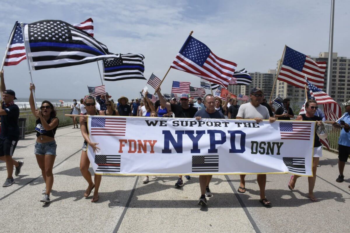 Manifestaciones a favor de la policía en Brooklyn y Queens intentan contrarrestar sentimiento anti policía