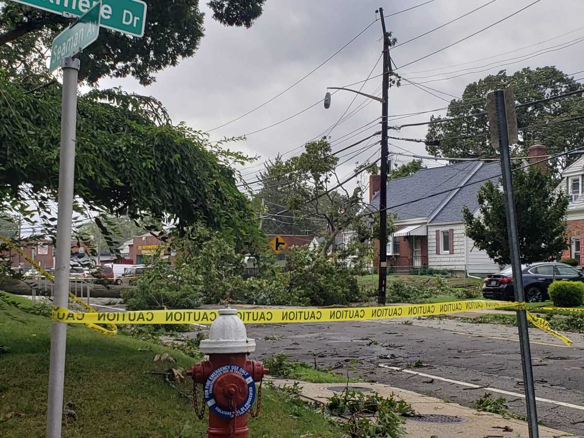 300 mil personas sin energía eléctrica tras el golpe de 'Isaías' en Long Island (Fotos)