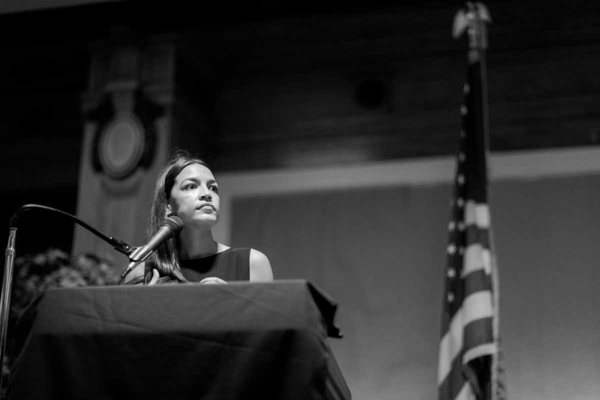 Congresista neoyorquina AOC busca detener fumigaciones aéreas en Colombia