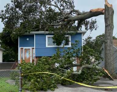 La tormenta tropical Isaías causa estragos en Long Island