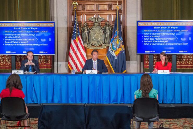 Cuomo listo para “suspender” clases presenciales si tasa de infección por COVID-19 aumenta