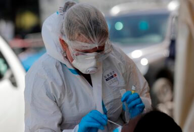 Juez ordena a ICE que haga pruebas semanales de COVID-19 en centro detención