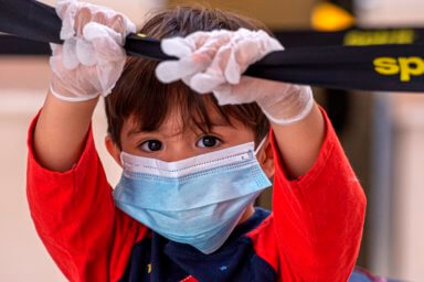 EEUU registra 97.000 niños contagiados de COVID-19 en solo dos semanas