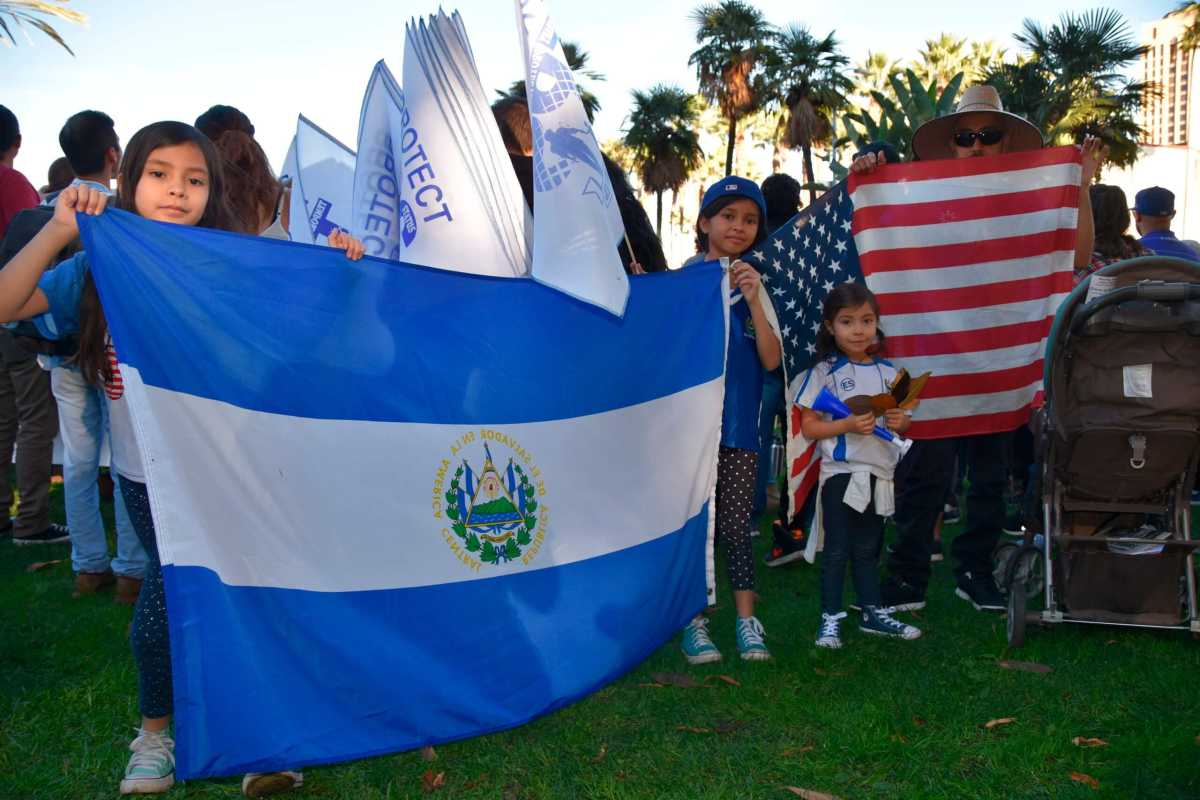 TPS: Denuncian más limitaciones en el camino a la residencia legal para 'Tepesianos'