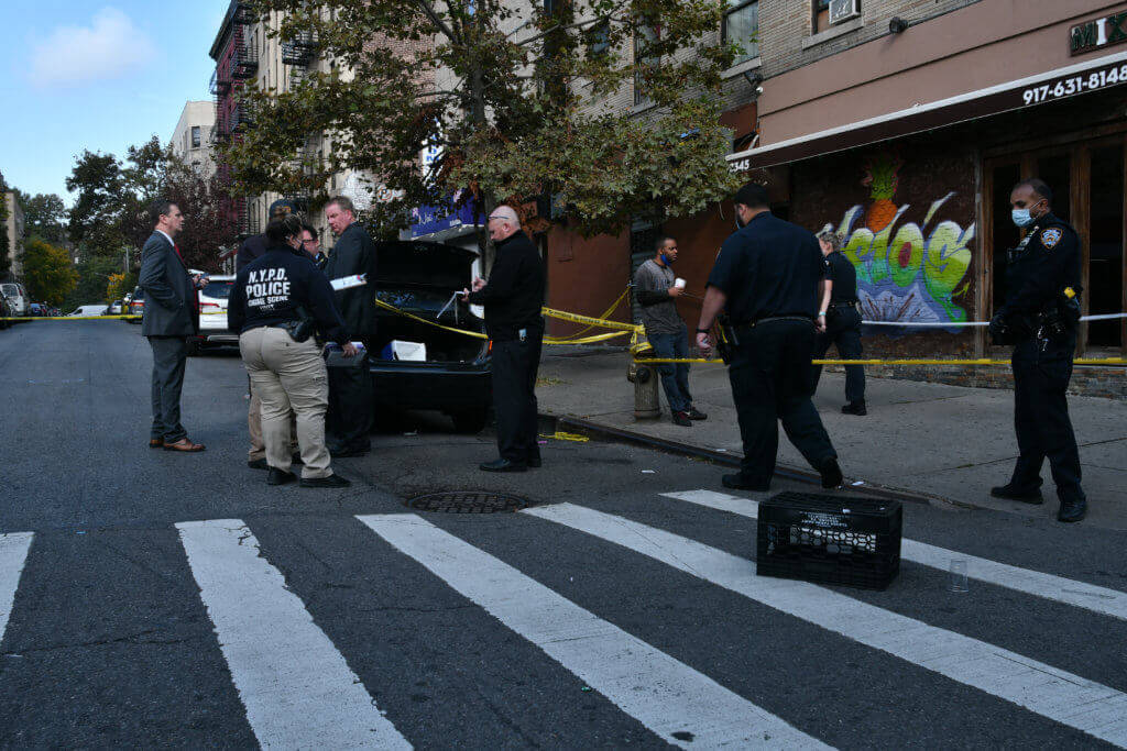 Adolescente muerta y dos heridos en tiroteo dentro de restaurante del Bronx