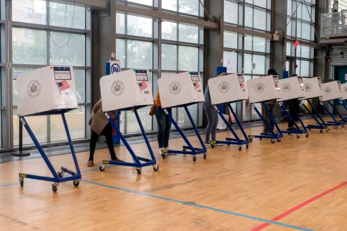 En Vivo: Votantes de Long Island llegan a las urnas en día crucial de las Elecciones 2020