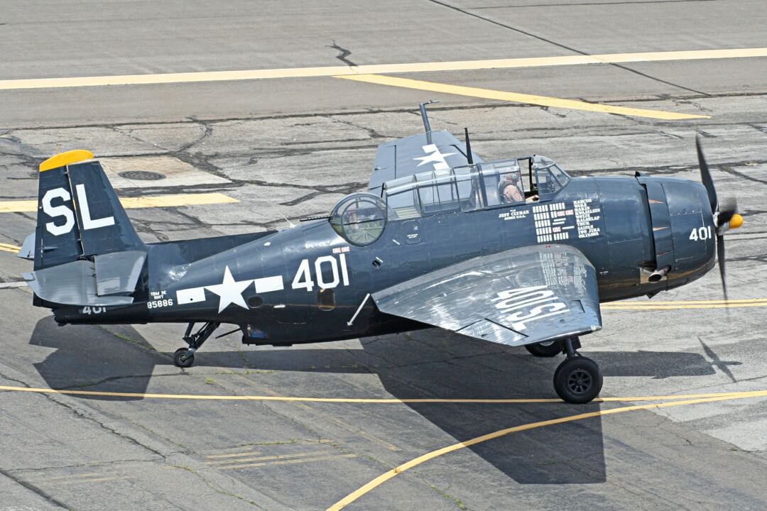 American Airpower Museum celebrará el Día de los Veteranos con sobrevuelo de aviones antiguos
