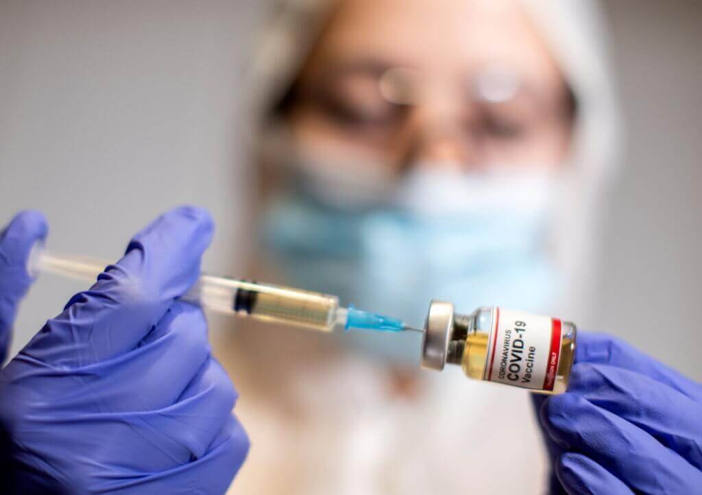 Cuomo elogia noticia de vacuna de Pfizer COVID-19, pero duda de la capacidad de Trump para distribuirla