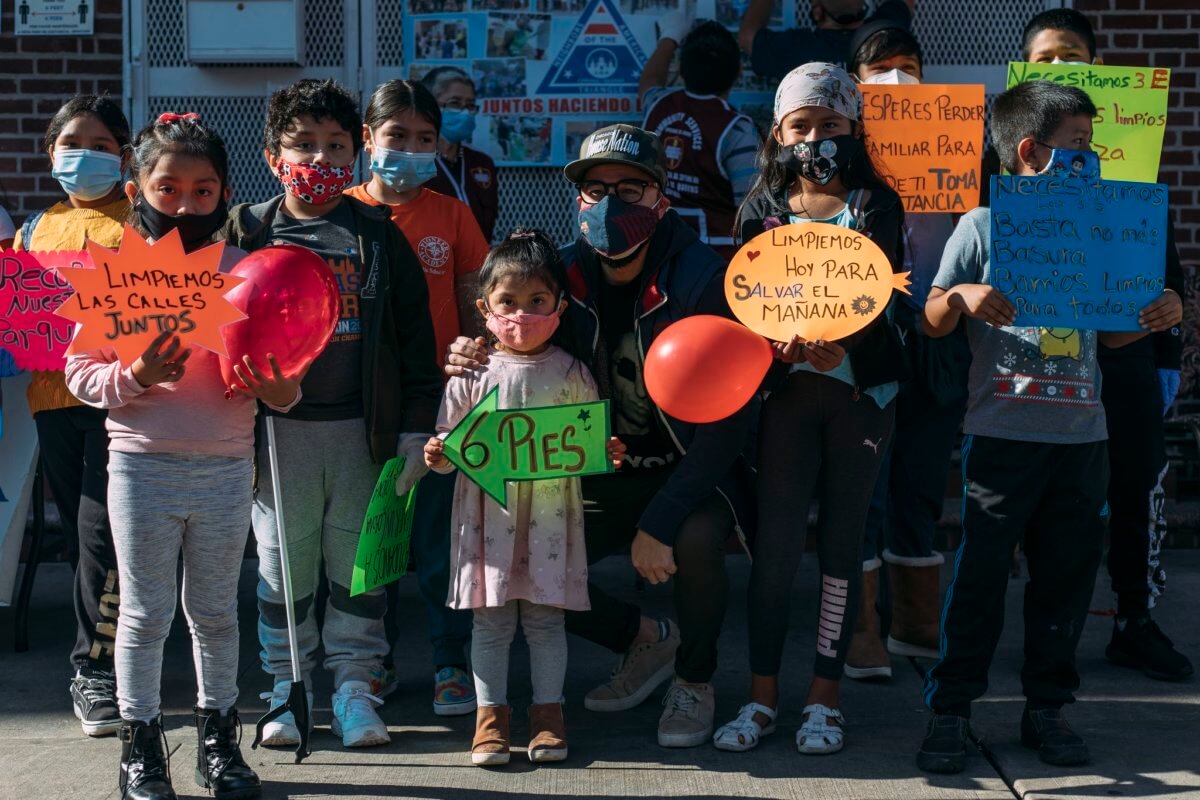 Concejal Moya une fuerzas para limpiar calles de Corona, Queens